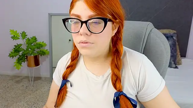 lucie nicolls online show from 21, 12, 2024