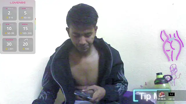 Snapshot of just_fucks chatting on 17, 12, 2025 just fucks online show from 17, 12, 2025