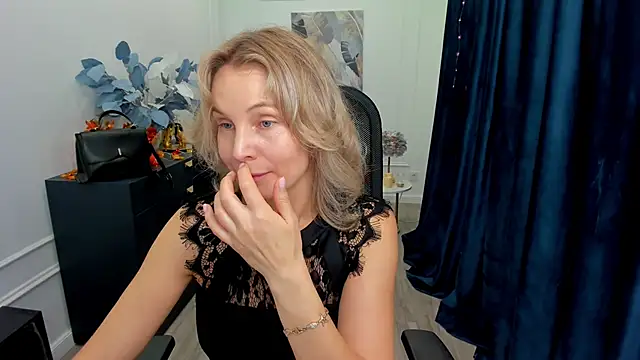 Sinty Devis online show from 19, 10, 2025