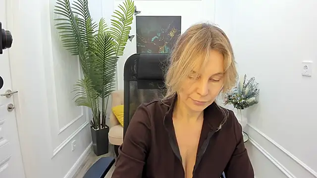 Sinty Devis online show from 3, 12, 2025