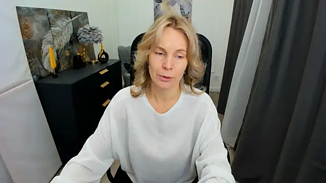 Snapshot of Sinty_Devis chatting on 4, 5, 2026 Sinty Devis online show from 4, 5, 2026