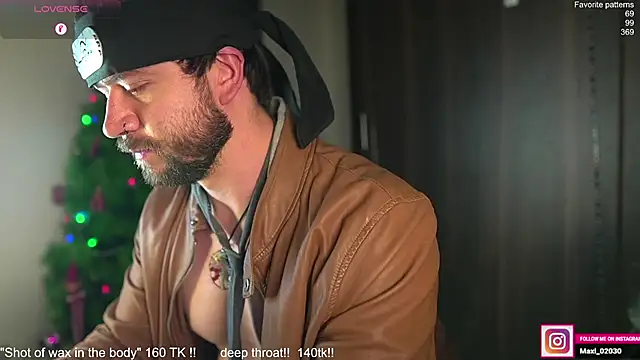 Snapshot of just_maxii chatting on 15, 12, 2025 just maxii online show from 15, 12, 2025