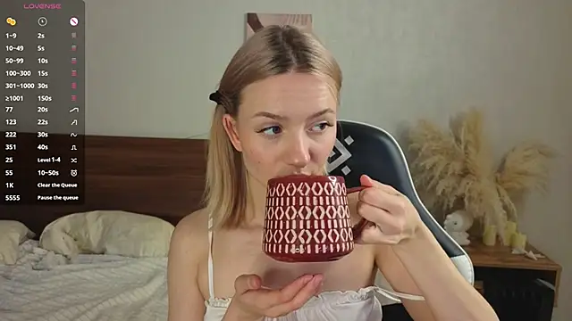 IdaValenti online show from 22, 9, 2025