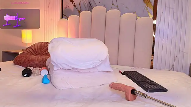 carolriveraa  online show from 7, 1, 2025