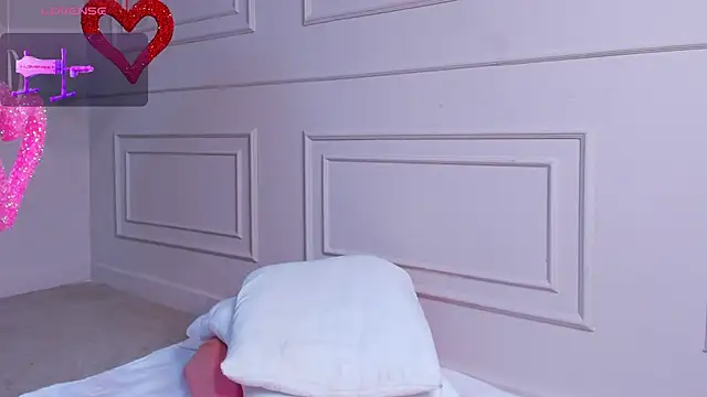 carolriveraa  online show from 14, 2, 2025