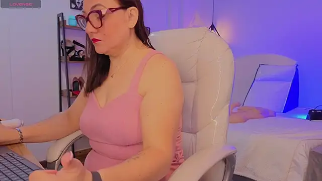 Snapshot of lady_nylon_ chatting on 8, 11, 2025 lady nylon online show from 8, 11, 2025