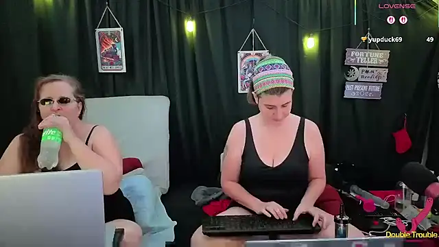 Sexy Mama-69 online show from 28, 11, 2025