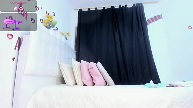 Snapshot of RoxannaBlanche chatting on 22, 6, 2026 RoxannaBlanche online show from 22, 6, 2026