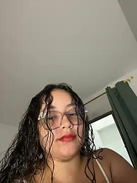 Snapshot of CurlyGirl_1 chatting on 23, 9, 2025 CurlyGirl 1 online show from 23, 9, 2025