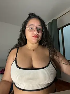 Snapshot of CurlyGirl_1 chatting on 7, 10, 2025 CurlyGirl 1 online show from 7, 10, 2025