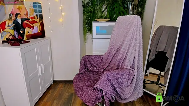 Melissa Wells online show from 4, 3, 2025