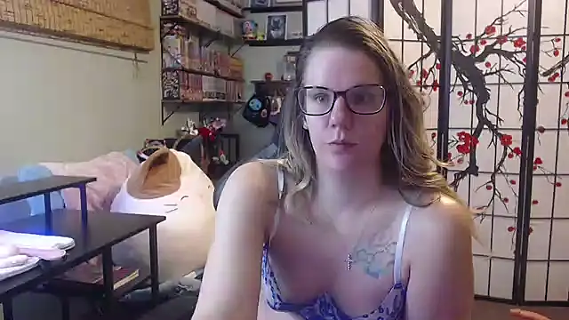 Sarahtineke online show from 15, 3, 2026