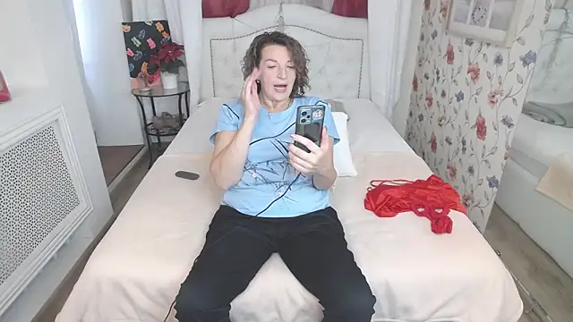 AmiHotGranny online show from 13, 9, 2025