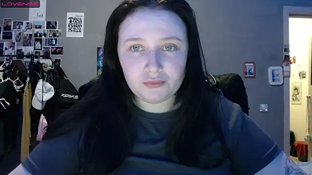 Snapshot of Light_Luna chatting on 11, 4, 2026 Light Luna online show from 11, 4, 2026