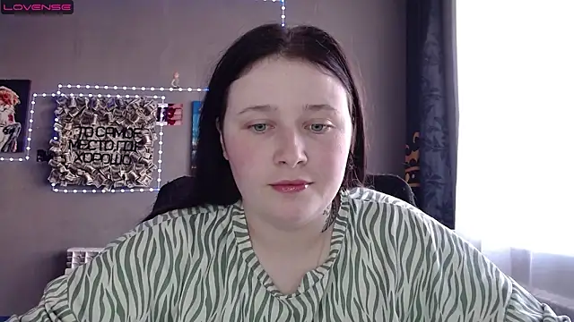 Snapshot of Light_Luna chatting on 8, 5, 2026 Light Luna online show from 8, 5, 2026