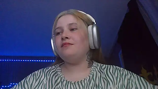 Snapshot of Light_Luna chatting on 29, 6, 2026 Light Luna online show from 29, 6, 2026