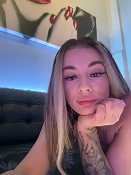 Snapshot of IsabellaEtthan chatting on 28, 2, 2025 IsabellaEtthan online show from 28, 2, 2025