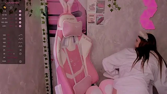 Polly  Hill online show from 25, 10, 2025