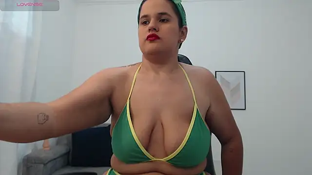 Snapshot of natalia_curvy1 chatting on 14, 10, 2025 natalia curvy1 online show from 14, 10, 2025
