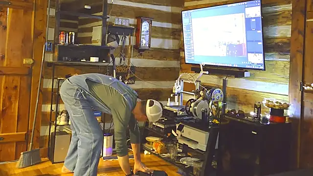 Snapshot of HARD_2QUIT chatting on 25, 10, 2025 HARD 2QUIT online show from 25, 10, 2025