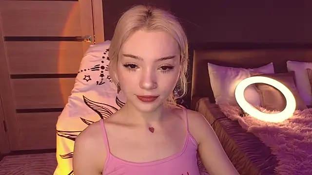 Snapshot of SandraBoyl chatting on 4, 2, 2025 SandraBoyl online show from 4, 2, 2025