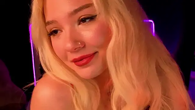 Snapshot of SandraBoyl chatting on 19, 11, 2025 SandraBoyl online show from 19, 11, 2025