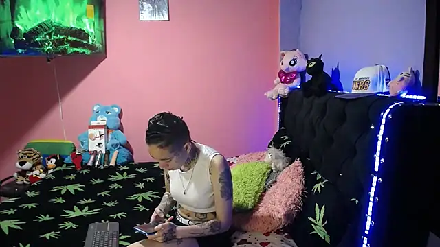 bad couple sex online show from 9, 1, 2025