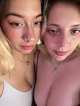 Snapshot of Enyeld_ruru chatting on 8, 1, 2025 Enyeld ruru online show from 8, 1, 2025