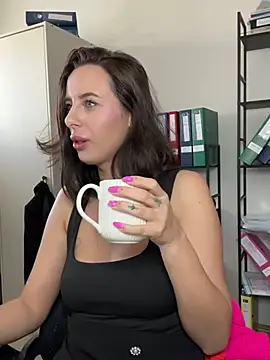 Hii Lolla online show from 20, 3, 2025