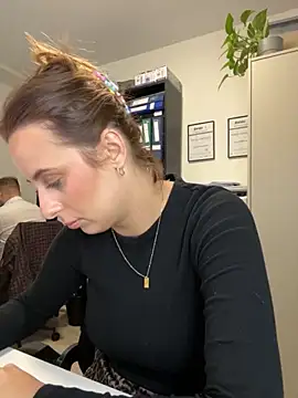 Hii Lolla online show from 14, 10, 2025