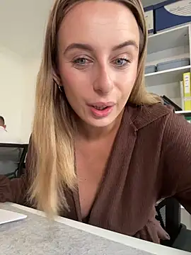 Snapshot of Hii_Lolla chatting on 18, 5, 2026 Hii Lolla online show from 18, 5, 2026