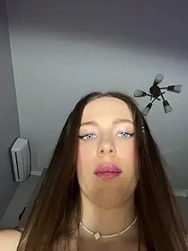 Snapshot of -SweetDi- chatting on 7, 6, 2026 -SweetDi- online show from 7, 6, 2026