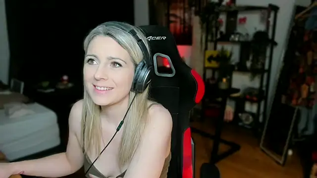 Lisaonthemoon online show from 12, 3, 2025