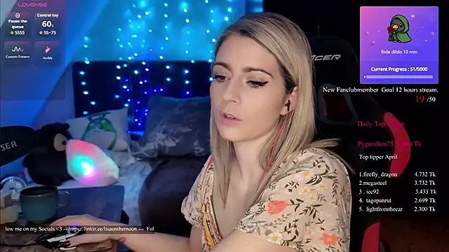 Snapshot of Lisaonthemoon chatting on 26, 4, 2026 Lisaonthemoon online show from 26, 4, 2026