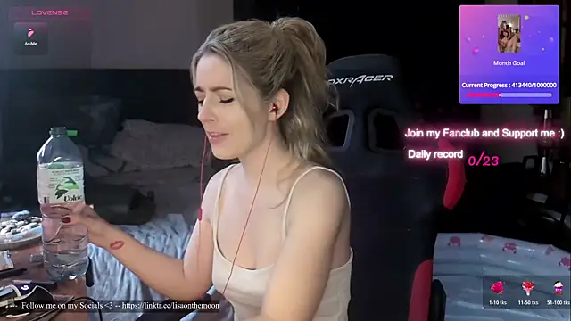Snapshot of Lisaonthemoon chatting on 2, 7, 2026 Lisaonthemoon online show from 2, 7, 2026