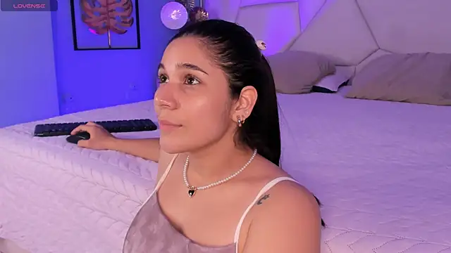 Snapshot of bellaa_becca chatting on 28, 11, 2025 bellaa becca online show from 28, 11, 2025