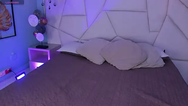 Snapshot of bellaa_becca chatting on 14, 12, 2025 bellaa becca online show from 14, 12, 2025