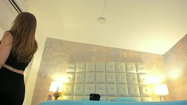 Snapshot of Lezy_ chatting on 4, 2, 2026 Lezy online show from 4, 2, 2026