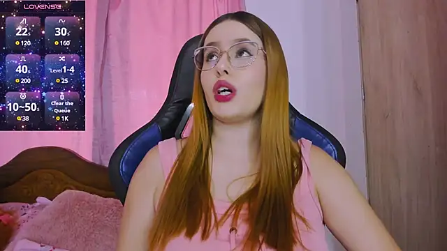 Snapshot of ParisShayk chatting on 4, 3, 2025 ParisShayk online show from 4, 3, 2025