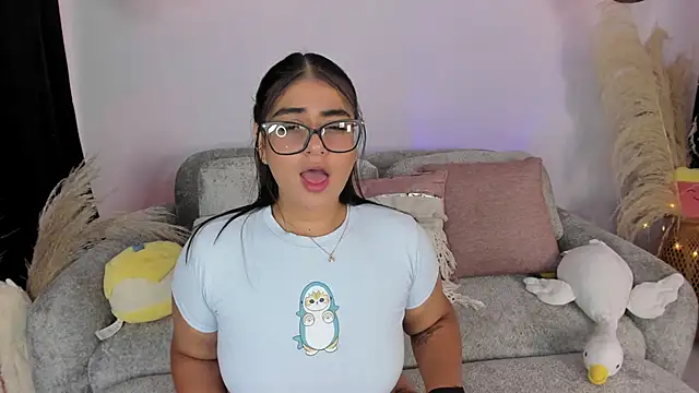 Snapshot of GabyRhodes chatting on 8, 11, 2025 GabyRhodes online show from 8, 11, 2025