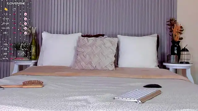 romina-brunette online show from 3, 12, 2024