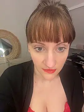 Snapshot of victoirenextdoor chatting on 2, 12, 2025 victoirenextdoor online show from 2, 12, 2025