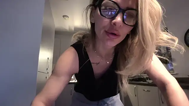 SweetMonicaUK online show from 6, 2, 2026