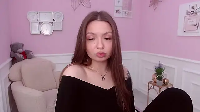 LucySkilar online show from 3, 12, 2024