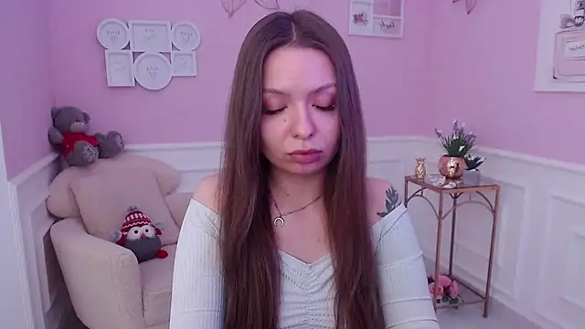 LucySkilar online show from 20, 2, 2025