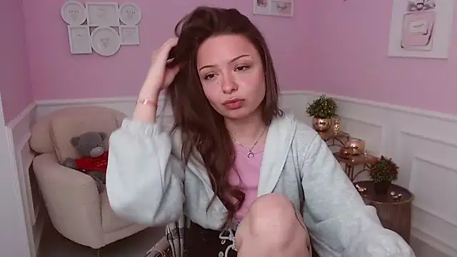 Snapshot of LucySkilar chatting on 26, 4, 2026 LucySkilar online show from 26, 4, 2026