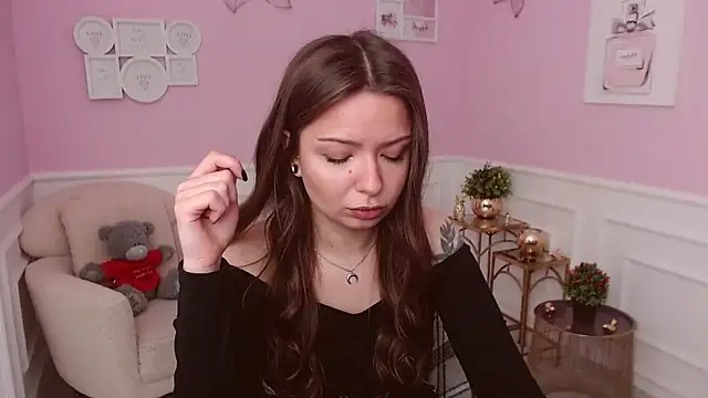 Snapshot of LucySkilar chatting on 2, 6, 2026 LucySkilar online show from 2, 6, 2026