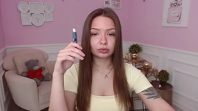 Snapshot of LucySkilar chatting on 3, 7, 2026 LucySkilar online show from 3, 7, 2026