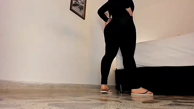 Snapshot of leslie_k chatting on 11, 3, 2025 leslie k online show from 11, 3, 2025