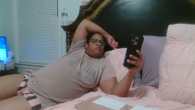 Snapshot of ebonyred chatting on 13, 5, 2026 ebonyred online show from 13, 5, 2026